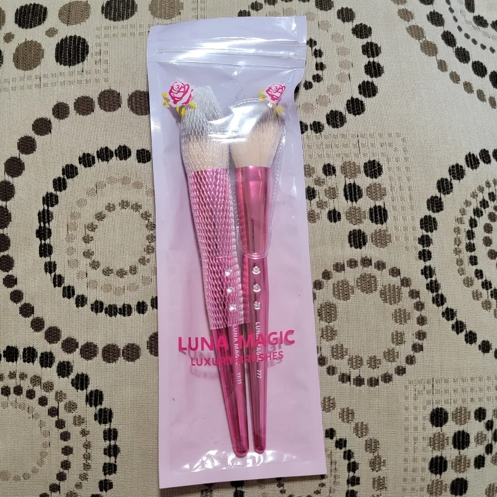 Luna Magic Luxury Duo Face Brushes 2 pc Pink Brush Set